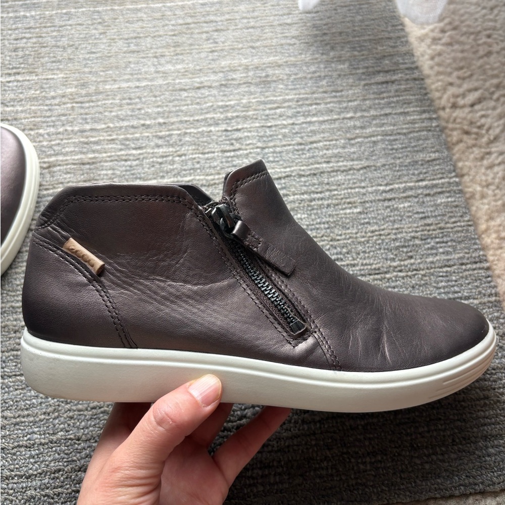 Women’s Brown Leather Ankle Boots - Picture 5 of 8
